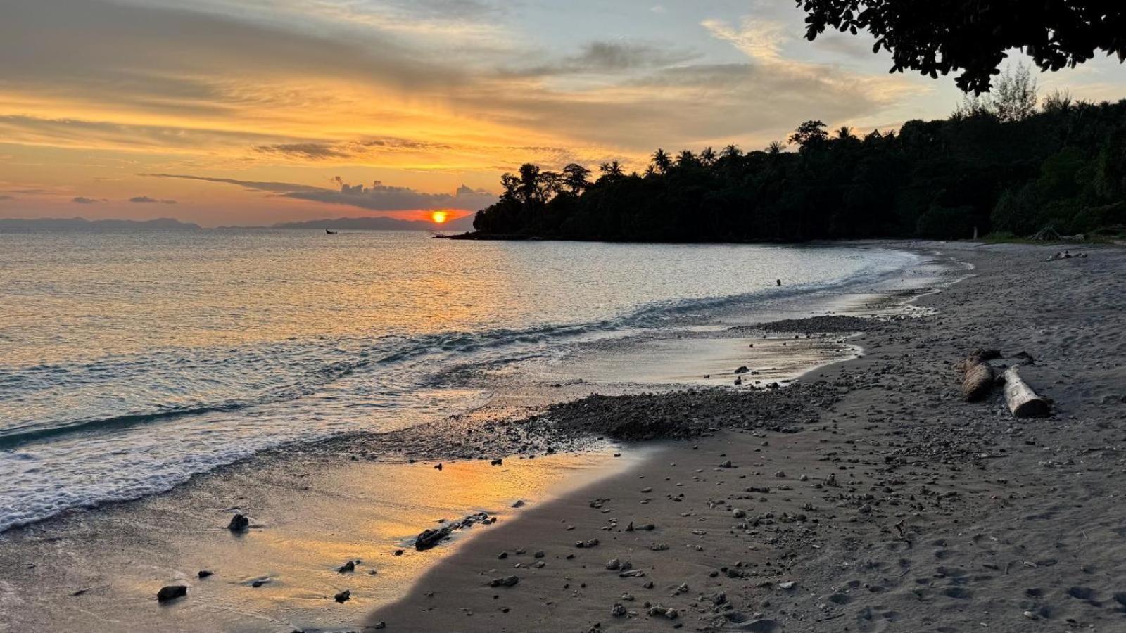 Sunset Beach Resort Weh Sabang  Ngoại thất bức ảnh